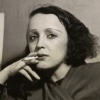 Edith Piaf cigarettával